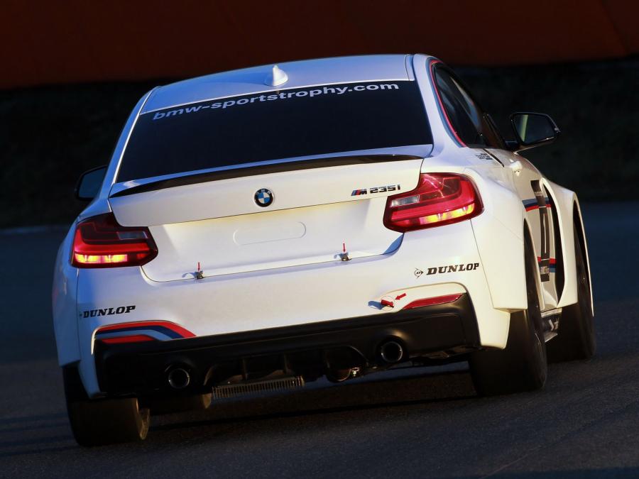  BMW M235i Racing 2014 года  (фото 7 из 26)